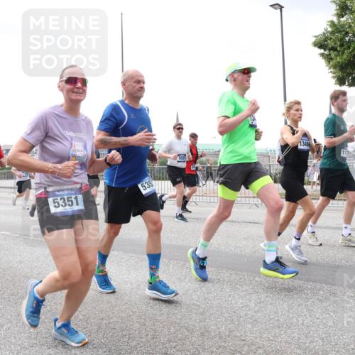 29.06.2025 - hella hamburg halbmarathon Lena Gebhardt http://msf.ph/oto/8384630 29.06.2025 10:40:27 Lombardsbrücke 839, 16681, 5351, 535, 1037, 13466, 11, 1018, 1037, 1058, 1291, 1323, 1691, 2019, 2042, 2109, 2173, 2206, 2254, 2515, 2572, 2762, 2763, 2866, 2888, 3237, 3293, 3295, 3306, 3515, 3607, 3808, 3810, 4044, 4173, 4271, 4411, 4471, 4612, 4756, 4906, 4972, 5059, 5113, 5263, 5351, 5352, 5702, 5877, 5901, 5975, 6076, 6097, 6163, 6229, 6278, 6280, 6363, 6463, 6548, 6673, 6750, 6866, 6876, 6890, 6920, 7108, 7174, 7675, 7850, 7956, 8307, 8378, 8391 meine-sportfotos.de