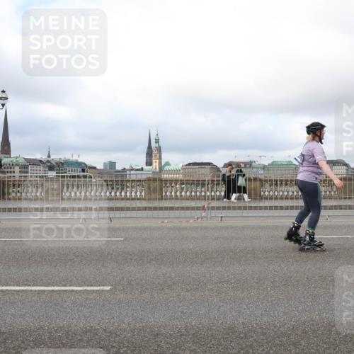 29.06.2025 - hella hamburg halbmarathon Lena Gebhardt http://msf.ph/oto/8384642 29.06.2025 09:15:26 Lombardsbrücke  meine-sportfotos.de