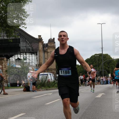 29.06.2025 - hella hamburg halbmarathon Yannick Fuchs http://msf.ph/oto/8384656 29.06.2025 10:55:09 20KM 1188, 1453, 1823, 2426, 2661, 3698, 5379, 5602, 5603, 5613, 5775, 6674, 6708, 6921, 7250, 7306, 7759, 7761, 8177, 8483, 9071, 9453, 9611, 9984, 10295, 10882, 11515, 12377, 12789, 12908, 13459, 13516, 13558, 15008, 16621, 17145, 17181, 17226, 17670, 17951, 18133, 18757, 19242 meine-sportfotos.de