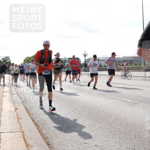 29.06.2025 - hella hamburg halbmarathon Lena Gebhardt http://msf.ph/oto/8384692 29.06.2025 10:02:53 Lombardsbrücke 16233, 6815, 8481, 7888, 16237, 1128, 1414, 1482, 1702, 1733, 2685, 2712, 2780, 2782, 2810, 2819, 3225, 3572, 3630, 3780, 3919, 3976, 4066, 4204, 4613, 4665, 4904, 5734, 6208, 6217, 6708, 6752, 6815, 6860, 6997, 7049, 7210, 7211, 7323, 7869, 7888, 8003, 8364, 8481, 8483, 8614, 8624, 8662, 8749, 9006, 9131, 9439, 9554, 9986, 10128, 10295, 10539, 10824, 11250, 11515, 11670, 11702, 11782, 11935, 11968, 12169, 12422, 12908, 13036, 13664, 13874, 14224 meine-sportfotos.de