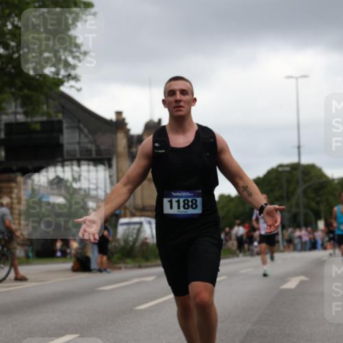 29.06.2025 - hella hamburg halbmarathon Yannick Fuchs http://msf.ph/oto/8384731 29.06.2025 10:55:10 20KM 1188, 1453, 1823, 2426, 2661, 3698, 5379, 5602, 5603, 5613, 5775, 6674, 6708, 6921, 7250, 7306, 7759, 7761, 8177, 8483, 9071, 9453, 9611, 9752, 9984, 10295, 10882, 11515, 12377, 12789, 12908, 13459, 13516, 13558, 15008, 16621, 17145, 17181, 17226, 17670, 17951, 18133, 18757, 19242 meine-sportfotos.de