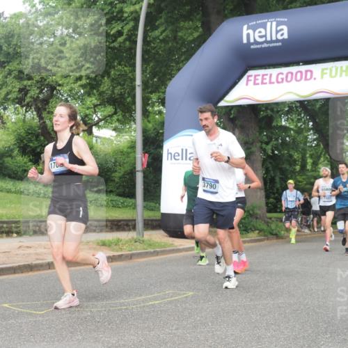 29.06.2025 - hella hamburg halbmarathon KatJ http://msf.ph/oto/8384740 29.06.2025 10:25:44 Zwischen KM18-KM19 2196, 3790, 5092, 5307 meine-sportfotos.de