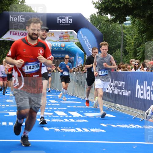 29.06.2025 - hella hamburg halbmarathon Strokosch-Dieckow http://msf.ph/oto/8384755 29.06.2025 10:46:19 Ziel 1569, 1600, 2048, 2222, 2590, 2842, 3056, 4237, 4949, 6388, 6421, 6691, 6978, 7335, 8142, 8981, 9497, 10796, 11185, 11773, 12171, 12651, 12891, 13698, 14045, 14200, 14228, 14262, 14482, 15157, 16127, 17190, 18118, 18211, 18637, 19209 meine-sportfotos.de