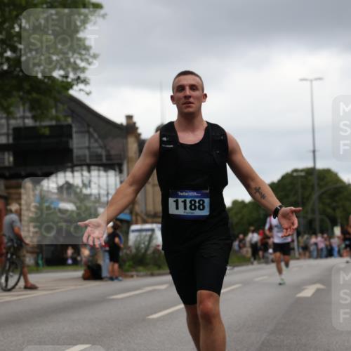 29.06.2025 - hella hamburg halbmarathon Yannick Fuchs http://msf.ph/oto/8384756 29.06.2025 10:55:10 20KM 1188, 1453, 1823, 2426, 2661, 3698, 5379, 5602, 5603, 5613, 5775, 6674, 6708, 6921, 7250, 7306, 7759, 7761, 8177, 8483, 9071, 9453, 9611, 9752, 9984, 10295, 10882, 11515, 12377, 12789, 12908, 13459, 13516, 13558, 15008, 16621, 17145, 17181, 17226, 17670, 17951, 18133, 18757, 19242 meine-sportfotos.de
