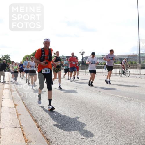 29.06.2025 - hella hamburg halbmarathon Lena Gebhardt http://msf.ph/oto/8384771 29.06.2025 10:02:54 Lombardsbrücke 12908, 7888, 6815, 16233, 16237, 1414, 1482, 1702, 1733, 2685, 2712, 2780, 2782, 2810, 2819, 3225, 3572, 3630, 3780, 3919, 3976, 4066, 4204, 4613, 4665, 4904, 5734, 6208, 6217, 6752, 6815, 6860, 6997, 7049, 7210, 7211, 7869, 7888, 8003, 8364, 8481, 8483, 8614, 8624, 8662, 8749, 9006, 9131, 9439, 9554, 9986, 10128, 10295, 10539, 10824, 11250, 11515, 11670, 11702, 11782, 11935, 11968, 12169, 12177, 12422, 12908, 13036, 13664, 13874, 14224 meine-sportfotos.de