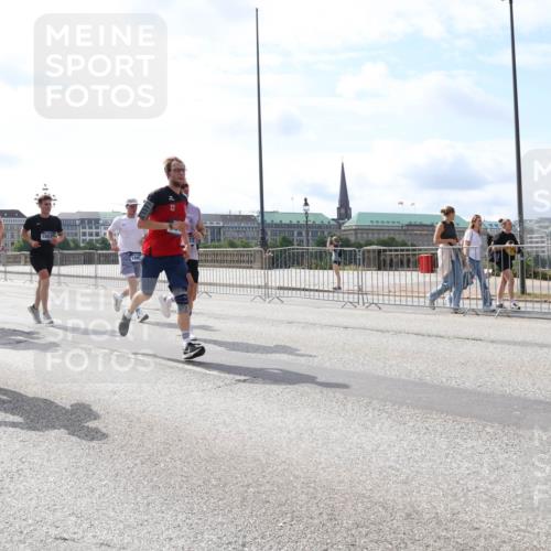 29.06.2025 - hella hamburg halbmarathon Lena Gebhardt http://msf.ph/oto/8384773 29.06.2025 10:15:46 Lombardsbrücke 15988, 9192, 1895, 146, 1156, 1440, 1651, 2076, 2110, 2436, 2720, 2989, 3167, 3417, 4007, 4466, 4492, 4494, 4828, 5069, 5271, 5423, 5739, 6376, 6576, 7452, 7809, 7810, 7897, 7941, 7942, 8256, 8554, 8746, 8885, 9192, 9307, 9423, 9657, 9675, 9784, 9997, 10108, 10608, 10775, 10858, 11113, 11303, 11478, 11774, 11783, 11818, 12427, 12457, 12469, 12521, 13179, 13197, 13453, 13500, 13818, 13951, 14413, 14423, 14550, 14552, 15150, 15307, 15740 meine-sportfotos.de