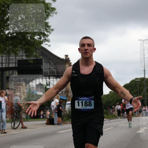 29.06.2025 - hella hamburg halbmarathon Yannick Fuchs http://msf.ph/oto/8384821 29.06.2025 10:55:10 20KM 1188, 1453, 1823, 2426, 2661, 3698, 5379, 5602, 5603, 5613, 5775, 6674, 6708, 6921, 7250, 7306, 7759, 7761, 8177, 8483, 9071, 9453, 9611, 9752, 9984, 10295, 10882, 11515, 12377, 12789, 12908, 13459, 13516, 13558, 15008, 16621, 17145, 17181, 17226, 17670, 17951, 18133, 18757, 19242 meine-sportfotos.de