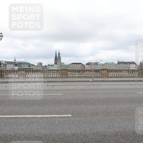 29.06.2025 - hella hamburg halbmarathon Lena Gebhardt http://msf.ph/oto/8384844 29.06.2025 09:17:34 Lombardsbrücke 11111 meine-sportfotos.de