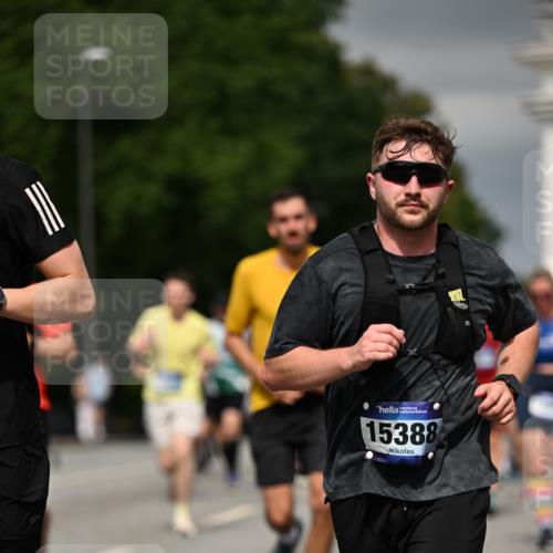 29.06.2025 - hella hamburg halbmarathon Dr. Thomas Lammeyer http://msf.ph/oto/8384874 29.06.2025 10:20:19 Kennedybrücke 1212, 1244, 1308, 1599, 2071, 2165, 2436, 2601, 2803, 3156, 3176, 3484, 3648, 4478, 4583, 4637, 6024, 6742, 6935, 7158, 7753, 7792, 8057, 8169, 8274, 8295, 8554, 8597, 8645, 8707, 8847, 9601, 9628, 9784, 9802, 9810, 10107, 10139, 10141, 10183, 10292, 10844, 11236, 11344, 11345 meine-sportfotos.de