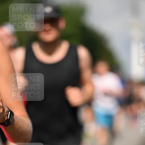 29.06.2025 - hella hamburg halbmarathon Dr. Thomas Lammeyer http://msf.ph/oto/8384896 29.06.2025 09:59:21 Kennedybrücke 1151, 1200, 1216, 1461, 1630, 1683, 1689, 1696, 1706, 1884, 2207, 2706, 2708, 3213, 3435, 3654, 3692, 3985, 4033, 4088, 4121, 4127, 4189, 4324, 4345, 4601, 4847, 4890, 5421, 5459, 5915, 6009, 6054, 6421, 6532, 6691, 6938, 7052, 7056, 7269, 7312, 7332, 7367, 7657, 8139, 8153, 8205, 8216, 8234, 8302, 8454, 8487, 8577, 8720, 8856, 8899, 8927, 8955, 8977, 9386, 9491, 9529, 9551, 9786, 9934, 9959, 10115, 10184, 10263, 11356 meine-sportfotos.de