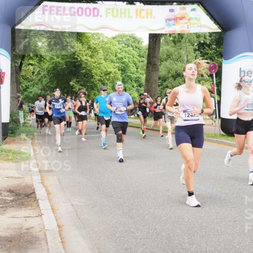 29.06.2025 - hella hamburg halbmarathon MichiJ http://msf.ph/oto/8384930 29.06.2025 10:47:14 Zwischen KM18-KM19 5272, 8003, 12422, 13583, 14902, 14965, 17145, 18133, 18551 meine-sportfotos.de