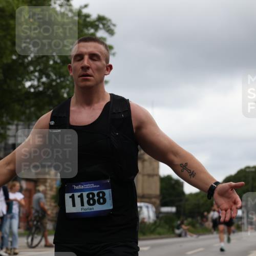 29.06.2025 - hella hamburg halbmarathon Yannick Fuchs http://msf.ph/oto/8384966 29.06.2025 10:55:10 20KM 1188, 1453, 1823, 2426, 2661, 3698, 5379, 5602, 5603, 5613, 5775, 6674, 6708, 6921, 7250, 7306, 7759, 7761, 8177, 8483, 9071, 9453, 9611, 9752, 9984, 10295, 10882, 11515, 12377, 12789, 12908, 13459, 13516, 13558, 15008, 16621, 17145, 17181, 17226, 17670, 17951, 18133, 18757, 19242 meine-sportfotos.de
