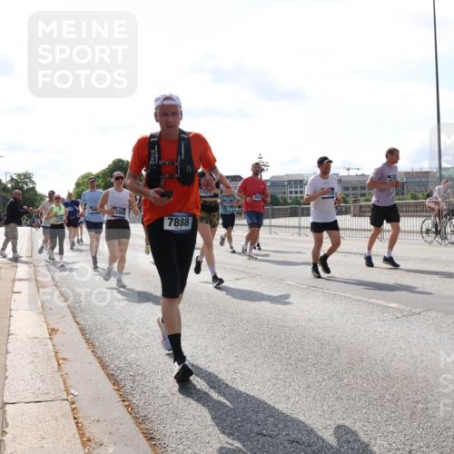 29.06.2025 - hella hamburg halbmarathon Lena Gebhardt http://msf.ph/oto/8384968 29.06.2025 10:02:54 Lombardsbrücke 2908, 7888, 152, 8481, 6813, 1414, 1482, 1702, 1733, 2685, 2712, 2780, 2782, 2810, 2819, 3225, 3572, 3630, 3780, 3919, 3976, 4066, 4204, 4613, 4665, 4904, 5734, 6208, 6217, 6752, 6815, 6860, 6997, 7049, 7210, 7211, 7869, 7888, 8003, 8364, 8481, 8483, 8614, 8624, 8662, 8749, 9006, 9131, 9439, 9554, 9986, 10128, 10295, 10539, 10824, 11250, 11515, 11670, 11702, 11782, 11935, 11968, 12169, 12177, 12422, 12908, 13036, 13664, 13874, 14224 meine-sportfotos.de