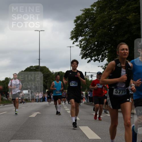 29.06.2025 - hella hamburg halbmarathon Yannick Fuchs http://msf.ph/oto/8384979 29.06.2025 10:55:11 20KM 1188, 1453, 1823, 2426, 2661, 3698, 5379, 5602, 5603, 5613, 5775, 6674, 6708, 6921, 7250, 7306, 7759, 7761, 8177, 8483, 9071, 9453, 9611, 9752, 9984, 10295, 10882, 11515, 12377, 12789, 12908, 13516, 13558, 15008, 16614, 16621, 17145, 17181, 17226, 17670, 17951, 18133, 18757, 19242 meine-sportfotos.de