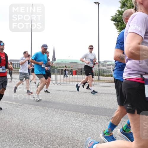 29.06.2025 - hella hamburg halbmarathon Lena Gebhardt http://msf.ph/oto/8384990 29.06.2025 10:40:28 Lombardsbrücke 103, 1018, 1668, 839, 7, 5351, 1018, 1037, 1058, 1075, 1291, 1323, 1691, 2019, 2042, 2109, 2173, 2206, 2254, 2515, 2572, 2762, 2763, 2866, 2888, 3121, 3237, 3293, 3295, 3306, 3515, 3607, 3808, 3810, 4044, 4173, 4271, 4411, 4471, 4612, 4756, 4906, 4972, 5059, 5113, 5263, 5351, 5352, 5702, 5877, 5901, 5975, 6076, 6097, 6163, 6229, 6278, 6280, 6363, 6463, 6548, 6673, 6750, 6866, 6876, 6890, 6920, 7108, 7174, 7675, 7850, 7956, 8307, 8378, 8391 meine-sportfotos.de