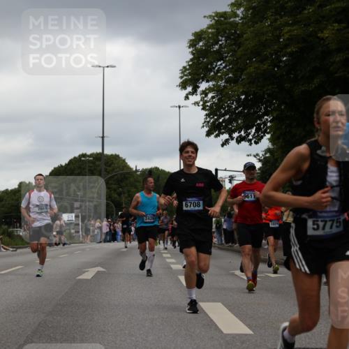 29.06.2025 - hella hamburg halbmarathon Yannick Fuchs http://msf.ph/oto/8385005 29.06.2025 10:55:11 20KM 1188, 1453, 1823, 2426, 2661, 3698, 5379, 5602, 5603, 5613, 5775, 6674, 6708, 6921, 7250, 7306, 7759, 7761, 8177, 8483, 9071, 9453, 9611, 9752, 9984, 10295, 10882, 11515, 12377, 12789, 12908, 13516, 13558, 15008, 16614, 16621, 17145, 17181, 17226, 17670, 17951, 18133, 18757, 19242 meine-sportfotos.de