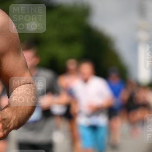 29.06.2025 - hella hamburg halbmarathon Dr. Thomas Lammeyer http://msf.ph/oto/8385014 29.06.2025 09:59:22 Kennedybrücke 1151, 1200, 1216, 1461, 1630, 1683, 1689, 1696, 1706, 1884, 2207, 2706, 2708, 3213, 3654, 3692, 3985, 4033, 4088, 4121, 4127, 4189, 4324, 4345, 4601, 4847, 4890, 4938, 5421, 5459, 5915, 6009, 6054, 6421, 6481, 6532, 6691, 6938, 7052, 7056, 7269, 7312, 7332, 7367, 7657, 8139, 8153, 8205, 8216, 8234, 8302, 8454, 8487, 8577, 8720, 8856, 8899, 8927, 8955, 8977, 9386, 9491, 9529, 9551, 9786, 9934, 9959, 10115, 10184, 10263, 10811, 11356 meine-sportfotos.de