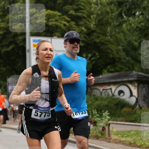29.06.2025 - hella hamburg halbmarathon Yannick Fuchs http://msf.ph/oto/8385026 29.06.2025 10:55:11 20KM 1188, 1453, 1823, 2426, 2661, 3698, 5379, 5602, 5603, 5613, 5775, 6674, 6708, 6921, 7250, 7306, 7759, 7761, 8177, 8483, 9071, 9453, 9611, 9752, 9984, 10295, 10882, 11515, 12377, 12789, 12908, 13516, 13558, 15008, 16614, 16621, 17145, 17181, 17226, 17670, 17951, 18133, 18757, 19242 meine-sportfotos.de