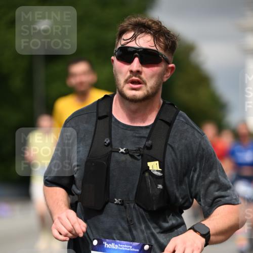 29.06.2025 - hella hamburg halbmarathon Dr. Thomas Lammeyer http://msf.ph/oto/8385027 29.06.2025 10:20:19 Kennedybrücke 1212, 1244, 1308, 1599, 2071, 2165, 2436, 2601, 2803, 3156, 3176, 3484, 3648, 4478, 4583, 4637, 6024, 6742, 6935, 7158, 7753, 7792, 8057, 8169, 8274, 8295, 8554, 8597, 8645, 8707, 8847, 9601, 9628, 9784, 9802, 9810, 10107, 10139, 10141, 10183, 10292, 10844, 11236, 11344, 11345 meine-sportfotos.de