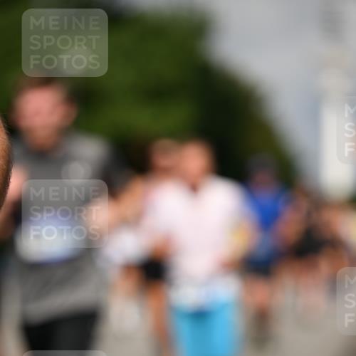 29.06.2025 - hella hamburg halbmarathon Dr. Thomas Lammeyer http://msf.ph/oto/8385046 29.06.2025 09:59:22 Kennedybrücke 1151, 1200, 1216, 1461, 1630, 1683, 1689, 1696, 1706, 1884, 2207, 2706, 2708, 3213, 3654, 3692, 3985, 4033, 4088, 4121, 4127, 4189, 4324, 4345, 4601, 4847, 4890, 4938, 5421, 5459, 5915, 6009, 6054, 6421, 6481, 6532, 6691, 6938, 7052, 7056, 7269, 7312, 7332, 7367, 7657, 8139, 8153, 8205, 8216, 8234, 8302, 8454, 8487, 8577, 8720, 8856, 8899, 8927, 8955, 8977, 9386, 9491, 9529, 9551, 9786, 9934, 9959, 10115, 10184, 10263, 10811, 11356 meine-sportfotos.de