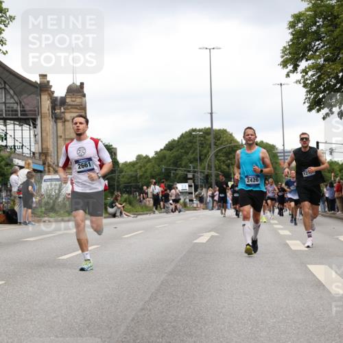 29.06.2025 - hella hamburg halbmarathon Yannick Fuchs http://msf.ph/oto/8385074 29.06.2025 10:55:12 20KM 1188, 1453, 1823, 2426, 2661, 3698, 5379, 5602, 5603, 5613, 5775, 6674, 6708, 6921, 7250, 7306, 7759, 8177, 8483, 9071, 9453, 9611, 9752, 9984, 10295, 10882, 11515, 12377, 12789, 12908, 13516, 13558, 15008, 16614, 16621, 17145, 17181, 17226, 17670, 17951, 18133, 19242 meine-sportfotos.de