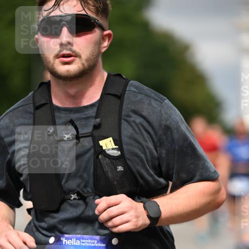 29.06.2025 - hella hamburg halbmarathon Dr. Thomas Lammeyer http://msf.ph/oto/8385075 29.06.2025 10:20:20 Kennedybrücke 1212, 1244, 1308, 1599, 2071, 2165, 2436, 2601, 2803, 3030, 3134, 3156, 3176, 3484, 3648, 4478, 4583, 4637, 6024, 6742, 6935, 7158, 7753, 7792, 8057, 8169, 8274, 8295, 8554, 8597, 8645, 8707, 8847, 9601, 9628, 9784, 9802, 9810, 10107, 10139, 10141, 10183, 10292, 10844, 11236, 11344, 11345 meine-sportfotos.de
