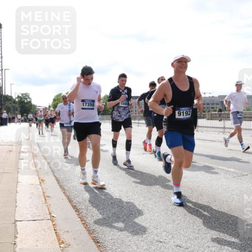 29.06.2025 - hella hamburg halbmarathon Lena Gebhardt http://msf.ph/oto/8385121 29.06.2025 10:15:47 Lombardsbrücke 13179, 17350, 15988, 9192, 738, 1156, 1308, 1440, 1651, 2071, 2076, 2110, 2436, 2720, 2989, 3167, 3417, 4007, 4466, 4492, 4494, 4828, 5069, 5423, 5739, 6376, 6576, 7809, 7810, 7897, 7941, 7942, 8169, 8554, 8746, 8885, 9192, 9307, 9423, 9657, 9675, 9784, 9997, 10108, 10608, 10775, 10858, 11113, 11303, 11478, 11774, 11783, 11818, 12427, 12457, 12469, 12521, 13179, 13197, 13453, 13500, 13818, 13951, 14413, 14423, 14550, 14552, 15150, 15307, 15740 meine-sportfotos.de