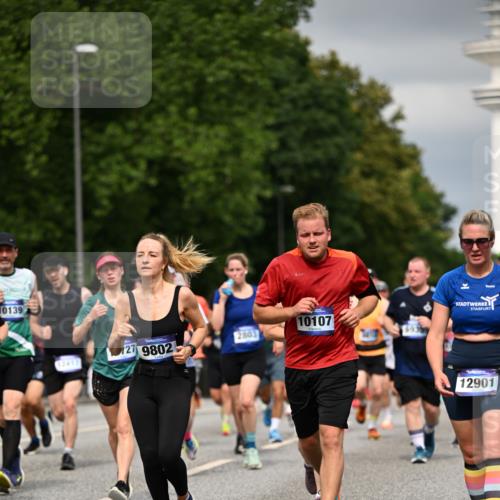 29.06.2025 - hella hamburg halbmarathon Dr. Thomas Lammeyer http://msf.ph/oto/8385170 29.06.2025 10:20:22 Kennedybrücke 1212, 1244, 1599, 2071, 2165, 2436, 2803, 2912, 3030, 3134, 3156, 3176, 3484, 3648, 4478, 4583, 4637, 6024, 6742, 6935, 7158, 7753, 7792, 8169, 8263, 8274, 8295, 8554, 8597, 8645, 8707, 8847, 9601, 9628, 9784, 9802, 9810, 10107, 10139, 10141, 10183, 10292, 10575, 10844, 11236, 11344, 11345, 11428 meine-sportfotos.de