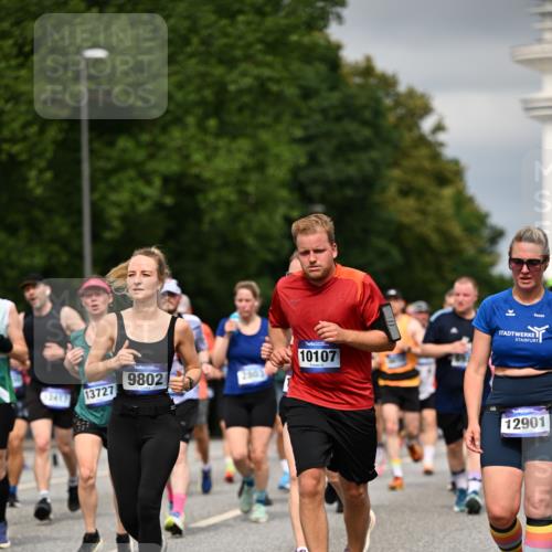 29.06.2025 - hella hamburg halbmarathon Dr. Thomas Lammeyer http://msf.ph/oto/8385202 29.06.2025 10:20:22 Kennedybrücke 1212, 1244, 1599, 2071, 2165, 2436, 2803, 2912, 3030, 3134, 3156, 3176, 3484, 3648, 4478, 4583, 4637, 6024, 6742, 6935, 7158, 7753, 7792, 8169, 8263, 8274, 8295, 8554, 8597, 8645, 8707, 8847, 9601, 9628, 9784, 9802, 9810, 10107, 10139, 10141, 10183, 10292, 10575, 10844, 11236, 11344, 11345, 11428 meine-sportfotos.de