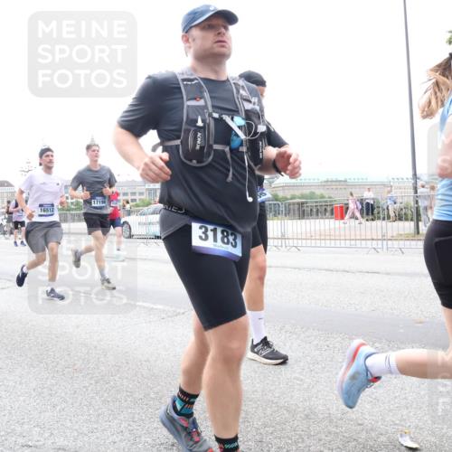 29.06.2025 - hella hamburg halbmarathon Lena Gebhardt http://msf.ph/oto/8385205 29.06.2025 10:49:42 Lombardsbrücke 3943, 16512, 17196, 3183, 169, 1040, 1041, 1487, 1511, 1525, 1625, 1805, 1888, 2067, 2212, 2466, 2527, 2541, 2668, 2862, 2927, 2997, 3070, 3183, 3232, 3383, 3943, 4525, 4527, 4589, 4769, 4809, 4870, 5076, 5106, 5463, 5552, 5694, 5749, 6191, 6694, 6989, 7301, 7305, 7339, 7366, 7650, 7679, 7931, 7936, 8065, 8549, 9015, 9162, 9245, 9261, 10033, 10038, 10130, 10333, 10403, 10479, 10683, 10704, 11558, 11631, 12124, 12388, 13309, 13764, 14545, 14692 meine-sportfotos.de