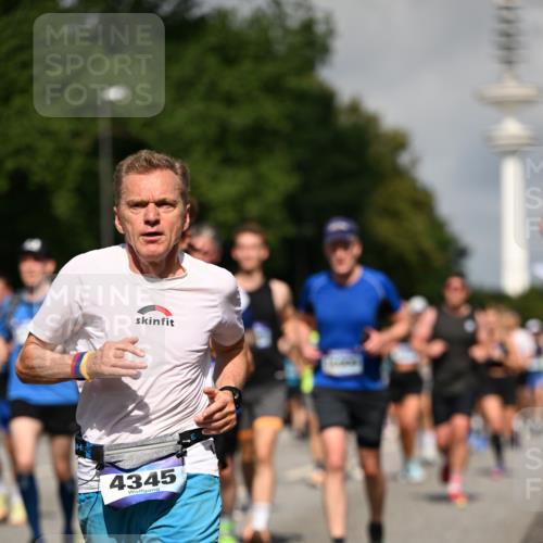 29.06.2025 - hella hamburg halbmarathon Dr. Thomas Lammeyer http://msf.ph/oto/8385271 29.06.2025 09:59:23 Kennedybrücke 1151, 1200, 1216, 1461, 1630, 1683, 1689, 1696, 1706, 2207, 2706, 2708, 3213, 3654, 3692, 3945, 3985, 4033, 4088, 4121, 4127, 4189, 4324, 4345, 4601, 4847, 4890, 4938, 5421, 5459, 5915, 6009, 6054, 6421, 6481, 6532, 6691, 6938, 7052, 7056, 7269, 7312, 7332, 7367, 7657, 8139, 8153, 8205, 8216, 8234, 8302, 8454, 8577, 8720, 8856, 8899, 8927, 8955, 8977, 9386, 9491, 9529, 9551, 9786, 9934, 9959, 10115, 10184, 10263, 10811, 11356 meine-sportfotos.de