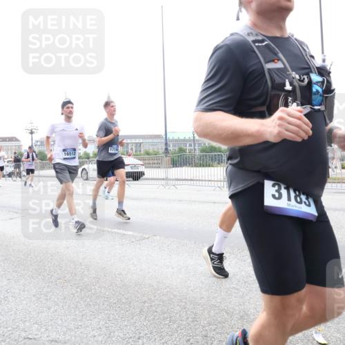29.06.2025 - hella hamburg halbmarathon Lena Gebhardt http://msf.ph/oto/8385278 29.06.2025 10:49:43 Lombardsbrücke 17196, 16512, 3183, 1040, 1041, 1487, 1511, 1525, 1625, 1805, 1888, 2067, 2212, 2466, 2527, 2541, 2668, 2862, 2927, 2997, 3070, 3183, 3232, 3383, 3943, 4525, 4527, 4589, 4769, 4809, 4870, 5076, 5106, 5463, 5552, 5694, 5749, 5751, 6191, 6694, 6989, 7301, 7305, 7339, 7366, 7650, 7679, 7936, 8065, 8549, 9015, 9162, 9245, 9261, 10033, 10130, 10333, 10403, 10479, 10683, 10704, 11558, 11631, 12124, 12388, 13309, 13764, 14545, 14692 meine-sportfotos.de