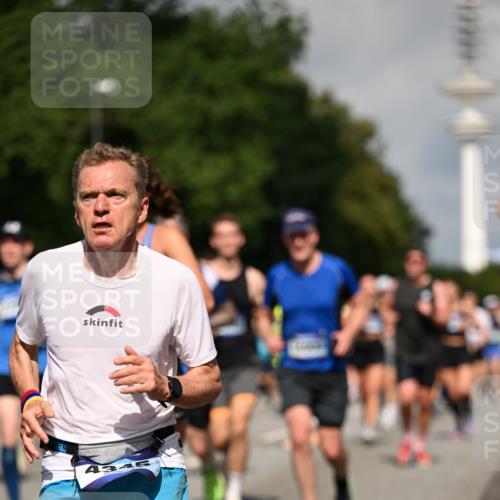 29.06.2025 - hella hamburg halbmarathon Dr. Thomas Lammeyer http://msf.ph/oto/8385292 29.06.2025 09:59:23 Kennedybrücke 1151, 1200, 1216, 1461, 1630, 1683, 1689, 1696, 1706, 2207, 2706, 2708, 3213, 3654, 3692, 3945, 3985, 4033, 4088, 4121, 4127, 4189, 4324, 4345, 4601, 4847, 4890, 4938, 5421, 5459, 5915, 6009, 6054, 6421, 6481, 6532, 6691, 6938, 7052, 7056, 7269, 7312, 7332, 7367, 7657, 8139, 8153, 8205, 8216, 8234, 8302, 8454, 8577, 8720, 8856, 8899, 8927, 8955, 8977, 9386, 9491, 9529, 9551, 9786, 9934, 9959, 10115, 10184, 10263, 10811, 11356 meine-sportfotos.de