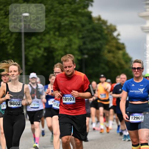 29.06.2025 - hella hamburg halbmarathon Dr. Thomas Lammeyer http://msf.ph/oto/8385310 29.06.2025 10:20:23 Kennedybrücke 1212, 1244, 1599, 2071, 2165, 2436, 2803, 2912, 3030, 3134, 3156, 3176, 3484, 3648, 3687, 4478, 4583, 4637, 6024, 6742, 6935, 7158, 7753, 7792, 8169, 8263, 8274, 8295, 8554, 8597, 8645, 8707, 8847, 9601, 9628, 9802, 9810, 10107, 10139, 10141, 10183, 10292, 10575, 10844, 11236, 11344, 11345, 11428 meine-sportfotos.de