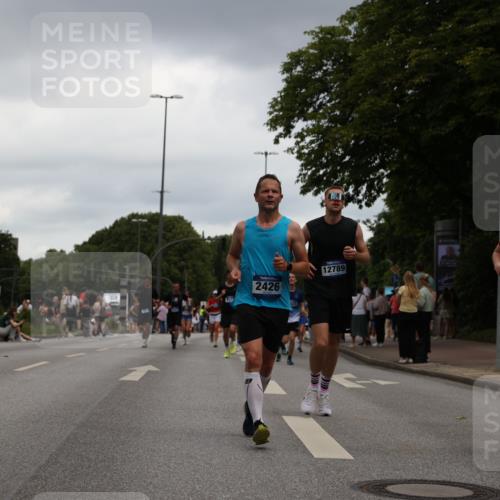 29.06.2025 - hella hamburg halbmarathon Yannick Fuchs http://msf.ph/oto/8385324 29.06.2025 10:55:14 20KM 1188, 1453, 1823, 2426, 2661, 5379, 5602, 5603, 5613, 5775, 6674, 6708, 6921, 7033, 7250, 7757, 7759, 8177, 8483, 9071, 9453, 9611, 9752, 9984, 10295, 10882, 11515, 12377, 12789, 12908, 13516, 13558, 15008, 16614, 16621, 17145, 17181, 17226, 17670, 17951, 18133 meine-sportfotos.de