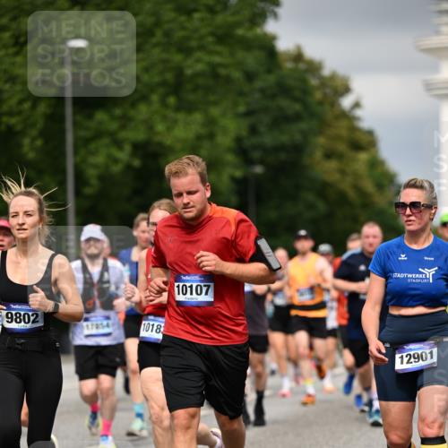 29.06.2025 - hella hamburg halbmarathon Dr. Thomas Lammeyer http://msf.ph/oto/8385330 29.06.2025 10:20:23 Kennedybrücke 1212, 1244, 1599, 2071, 2165, 2436, 2803, 2912, 3030, 3134, 3156, 3176, 3484, 3648, 3687, 4478, 4583, 4637, 6024, 6742, 6935, 7158, 7753, 7792, 8169, 8263, 8274, 8295, 8554, 8597, 8645, 8707, 8847, 9601, 9628, 9802, 9810, 10107, 10139, 10141, 10183, 10292, 10575, 10844, 11236, 11344, 11345, 11428 meine-sportfotos.de