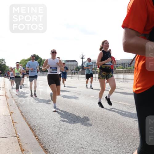 29.06.2025 - hella hamburg halbmarathon Lena Gebhardt http://msf.ph/oto/8385350 29.06.2025 10:02:55 Lombardsbrücke 5217, 997, 12908, 14456, 7888, 1414, 1482, 1702, 1733, 2685, 2712, 2780, 2782, 2810, 2819, 3225, 3572, 3630, 3780, 3919, 4204, 4613, 4665, 4904, 5734, 6208, 6217, 6752, 6815, 6997, 7049, 7210, 7211, 7869, 7888, 8003, 8364, 8481, 8483, 8614, 8624, 8662, 8749, 9006, 9131, 9439, 9554, 9986, 10128, 10295, 10539, 10824, 11250, 11515, 11702, 11782, 11935, 11968, 12169, 12177, 12422, 12908, 13036, 13664, 13874, 14224 meine-sportfotos.de