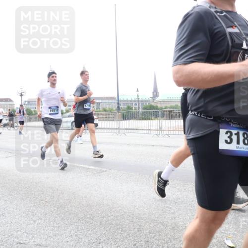 29.06.2025 - hella hamburg halbmarathon Lena Gebhardt http://msf.ph/oto/8385362 29.06.2025 10:49:43 Lombardsbrücke 17196, 16512, 3943, 3183, 1040, 1041, 1487, 1511, 1525, 1625, 1805, 1888, 2067, 2212, 2466, 2527, 2541, 2668, 2862, 2927, 2997, 3070, 3183, 3232, 3383, 3943, 4525, 4527, 4589, 4769, 4809, 4870, 5076, 5106, 5463, 5552, 5694, 5749, 5751, 6191, 6694, 6989, 7301, 7305, 7339, 7366, 7650, 7679, 7936, 8065, 8549, 9015, 9162, 9245, 9261, 10033, 10130, 10333, 10403, 10479, 10683, 10704, 11558, 11631, 12124, 12388, 13309, 13764, 14545, 14692 meine-sportfotos.de