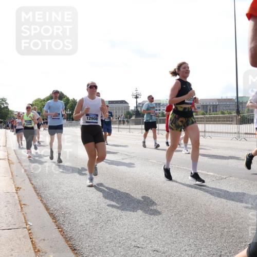 29.06.2025 - hella hamburg halbmarathon Lena Gebhardt http://msf.ph/oto/8385378 29.06.2025 10:02:55 Lombardsbrücke 6997, 12908, 15212, 1414, 1482, 1702, 1733, 2685, 2712, 2780, 2782, 2810, 2819, 3225, 3572, 3630, 3780, 3919, 4204, 4613, 4665, 4904, 5734, 6208, 6217, 6752, 6815, 6997, 7049, 7210, 7211, 7869, 7888, 8003, 8364, 8481, 8483, 8614, 8624, 8662, 8749, 9006, 9131, 9439, 9554, 9986, 10128, 10295, 10539, 10824, 11250, 11515, 11702, 11782, 11935, 11968, 12169, 12177, 12422, 12908, 13036, 13664, 13874, 14224 meine-sportfotos.de