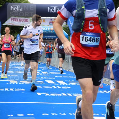 29.06.2025 - hella hamburg halbmarathon Strokosch-Dieckow http://msf.ph/oto/8385405 29.06.2025 10:46:10 Ziel 1569, 1759, 2048, 2590, 2707, 3056, 3087, 4949, 6388, 6460, 7450, 7961, 9497, 9585, 10796, 11094, 11125, 13630, 14804, 16136, 16466, 16475, 17190, 18702, 18797 meine-sportfotos.de