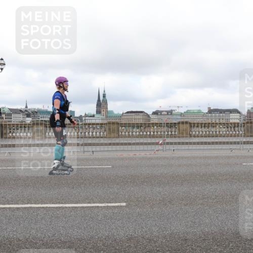 29.06.2025 - hella hamburg halbmarathon Lena Gebhardt http://msf.ph/oto/8385409 29.06.2025 09:17:35 Lombardsbrücke  meine-sportfotos.de