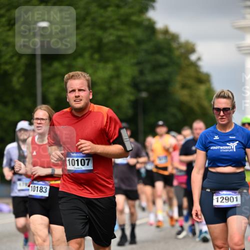 29.06.2025 - hella hamburg halbmarathon Dr. Thomas Lammeyer http://msf.ph/oto/8385453 29.06.2025 10:20:23 Kennedybrücke 1212, 1244, 1599, 2071, 2165, 2436, 2803, 2912, 3030, 3134, 3156, 3176, 3484, 3648, 3687, 4478, 4583, 4637, 6024, 6742, 6935, 7158, 7753, 7792, 8169, 8263, 8274, 8295, 8554, 8597, 8645, 8707, 8847, 9601, 9628, 9802, 9810, 10107, 10139, 10141, 10183, 10292, 10575, 10844, 11236, 11344, 11345, 11428 meine-sportfotos.de