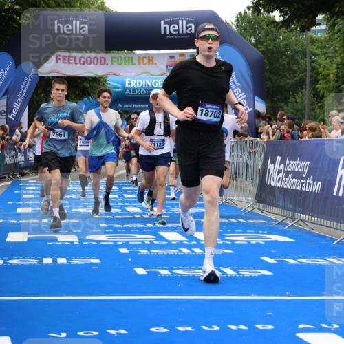29.06.2025 - hella hamburg halbmarathon Strokosch-Dieckow http://msf.ph/oto/8385506 29.06.2025 10:46:07 Ziel 1569, 1759, 2048, 2590, 2707, 3087, 4949, 5648, 6388, 6460, 7450, 7961, 8269, 9585, 10796, 11094, 11125, 11936, 12269, 13630, 14804, 16136, 16466, 16475, 17190, 18081, 18702, 18797 meine-sportfotos.de