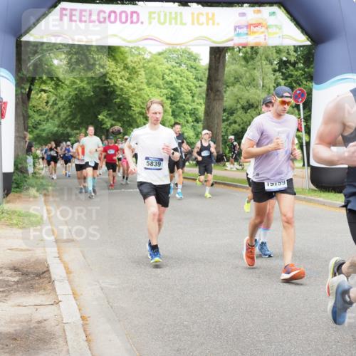 29.06.2025 - hella hamburg halbmarathon MichiJ http://msf.ph/oto/8385515 29.06.2025 10:47:22 Zwischen KM18-KM19 2978, 5775, 5839, 5885, 6201, 6309, 7761, 8003, 8290, 10576, 11114, 11753, 12491, 12862, 14224, 15785, 16915, 17145, 17630, 17952, 18029, 18266, 18757, 19159, 19166 meine-sportfotos.de