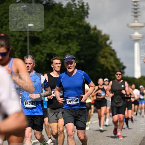 29.06.2025 - hella hamburg halbmarathon Dr. Thomas Lammeyer http://msf.ph/oto/8385649 29.06.2025 09:59:24 Kennedybrücke 1151, 1200, 1216, 1461, 1630, 1683, 1689, 1696, 1706, 2207, 2706, 2708, 3213, 3654, 3692, 3945, 3985, 4033, 4088, 4121, 4127, 4189, 4324, 4345, 4601, 4847, 4890, 4938, 5421, 5459, 5915, 6009, 6054, 6421, 6481, 6532, 6691, 6938, 7052, 7056, 7269, 7312, 7332, 7367, 7657, 8139, 8153, 8205, 8216, 8234, 8302, 8454, 8577, 8720, 8856, 8899, 8927, 8955, 8977, 9386, 9491, 9529, 9551, 9786, 9934, 9959, 10115, 10263, 10811, 11356 meine-sportfotos.de
