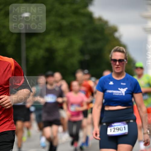 29.06.2025 - hella hamburg halbmarathon Dr. Thomas Lammeyer http://msf.ph/oto/8385701 29.06.2025 10:20:25 Kennedybrücke 1212, 1244, 1599, 2071, 2165, 2803, 2912, 3030, 3134, 3156, 3176, 3484, 3648, 3687, 4478, 4583, 4637, 5036, 6024, 6742, 6935, 7158, 7753, 7792, 8169, 8263, 8295, 8554, 8597, 8645, 8707, 8847, 8857, 9332, 9601, 9628, 9802, 9810, 9891, 10076, 10107, 10139, 10141, 10183, 10292, 10575, 10844, 11236, 11344, 11345, 11428 meine-sportfotos.de