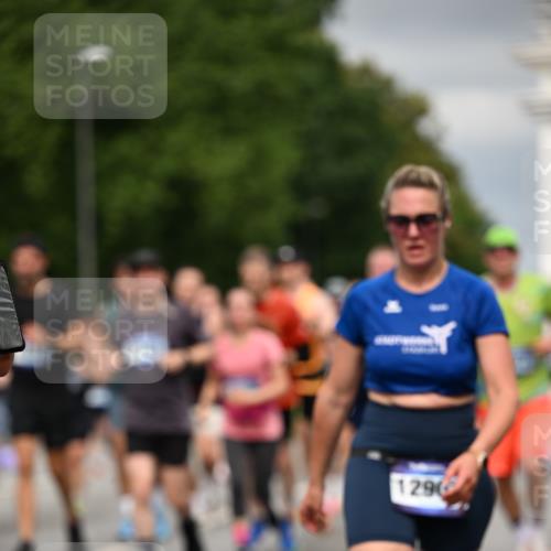 29.06.2025 - hella hamburg halbmarathon Dr. Thomas Lammeyer http://msf.ph/oto/8385743 29.06.2025 10:20:25 Kennedybrücke 1212, 1244, 1599, 2071, 2165, 2803, 2912, 3030, 3134, 3156, 3176, 3484, 3648, 3687, 4478, 4583, 4637, 5036, 6024, 6742, 6935, 7158, 7753, 7792, 8169, 8263, 8295, 8554, 8597, 8645, 8707, 8847, 8857, 9332, 9601, 9628, 9802, 9810, 9891, 10076, 10107, 10139, 10141, 10183, 10292, 10575, 10844, 11236, 11344, 11345, 11428 meine-sportfotos.de