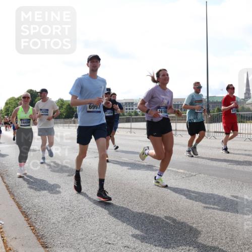 29.06.2025 - hella hamburg halbmarathon Lena Gebhardt http://msf.ph/oto/8385767 29.06.2025 10:02:56 Lombardsbrücke 14456, 14224, 6997, 15698, 46160, 0481, 681, 1414, 1482, 1702, 1733, 2685, 2712, 2780, 2782, 2810, 2819, 3225, 3572, 3630, 3780, 3919, 4204, 4613, 4665, 4904, 5734, 6208, 6217, 6752, 6815, 6997, 7049, 7210, 7211, 7706, 7888, 8003, 8364, 8481, 8483, 8614, 8624, 8662, 8749, 9006, 9131, 9439, 9554, 9986, 10128, 10295, 10539, 10824, 11250, 11515, 11702, 11782, 11935, 11968, 12169, 12177, 12422, 12908, 13036, 13474, 13664, 13874, 14224 meine-sportfotos.de