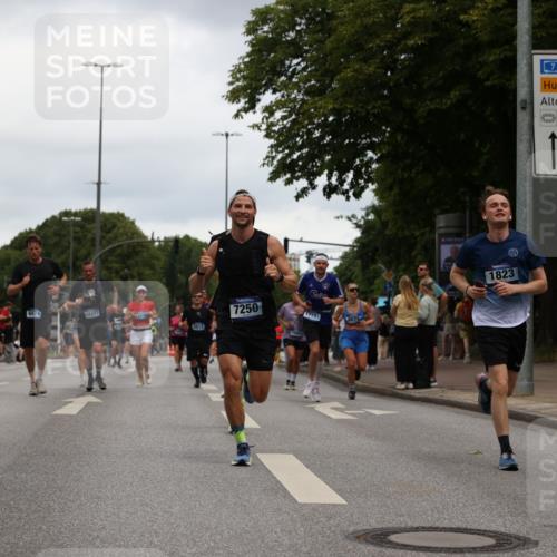 29.06.2025 - hella hamburg halbmarathon Yannick Fuchs http://msf.ph/oto/8385780 29.06.2025 10:55:18 20KM 1823, 2391, 2426, 2591, 2661, 4068, 5379, 5613, 5775, 5870, 6674, 6708, 7033, 7250, 7757, 8177, 8483, 8531, 9071, 9453, 9611, 9752, 9932, 9984, 10031, 10295, 10882, 11515, 12377, 12787, 12789, 12908, 13086, 13558, 15008, 16614, 17145, 17181, 17670, 17951, 18133 meine-sportfotos.de