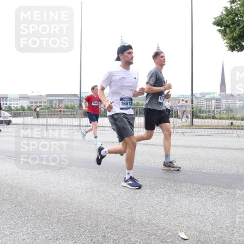 29.06.2025 - hella hamburg halbmarathon Lena Gebhardt http://msf.ph/oto/8385798 29.06.2025 10:49:44 Lombardsbrücke 943, 16953, 15063, 16512, 1719, 1040, 1041, 1487, 1511, 1525, 1625, 1805, 1888, 2067, 2212, 2466, 2527, 2668, 2862, 2997, 3183, 3232, 3383, 3943, 4525, 4527, 4589, 4769, 4809, 4870, 5076, 5106, 5463, 5552, 5694, 5749, 5751, 6191, 6694, 6989, 7301, 7305, 7339, 7366, 7650, 7679, 8065, 8549, 9015, 9162, 9261, 10130, 10333, 10403, 10479, 10683, 10704, 11558, 11631, 12124, 12388, 13309, 13764, 14545, 14692 meine-sportfotos.de